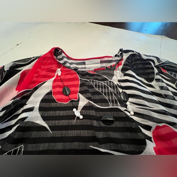 ALFRED DUNNER. SIZE 12P SHEER RED, WHITE,BLACK TOP - Picture 5 of 8